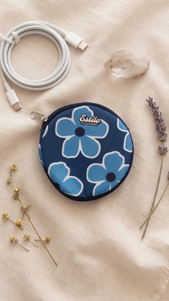 Estuche Porta Cargador (Flores Azules)